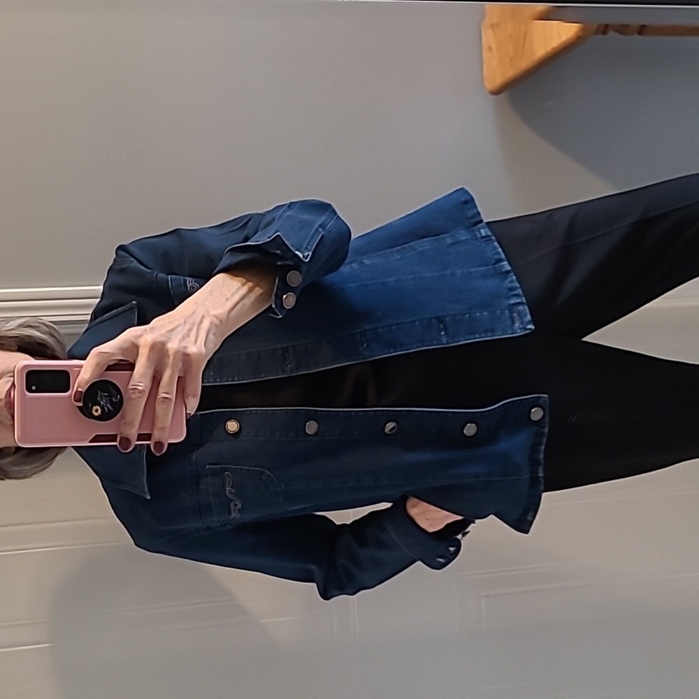 HAGGAR blue jean jacket,  dark wash, semi fitted, embroiderd details, 8
